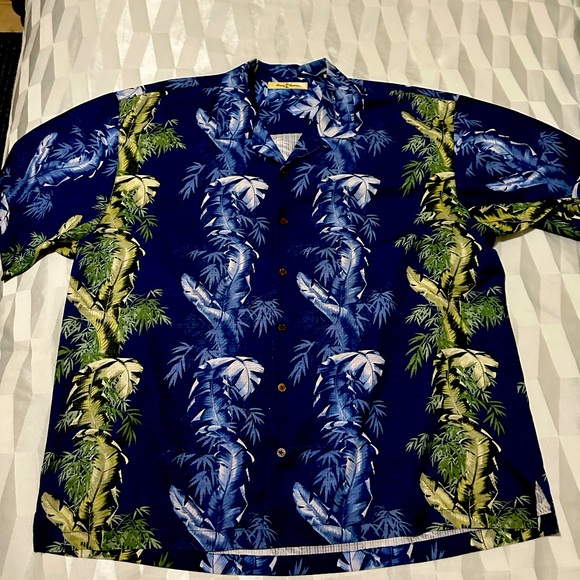 Tommy Bahama’s 100% silk short sleeve button down - Picture 1 of 6